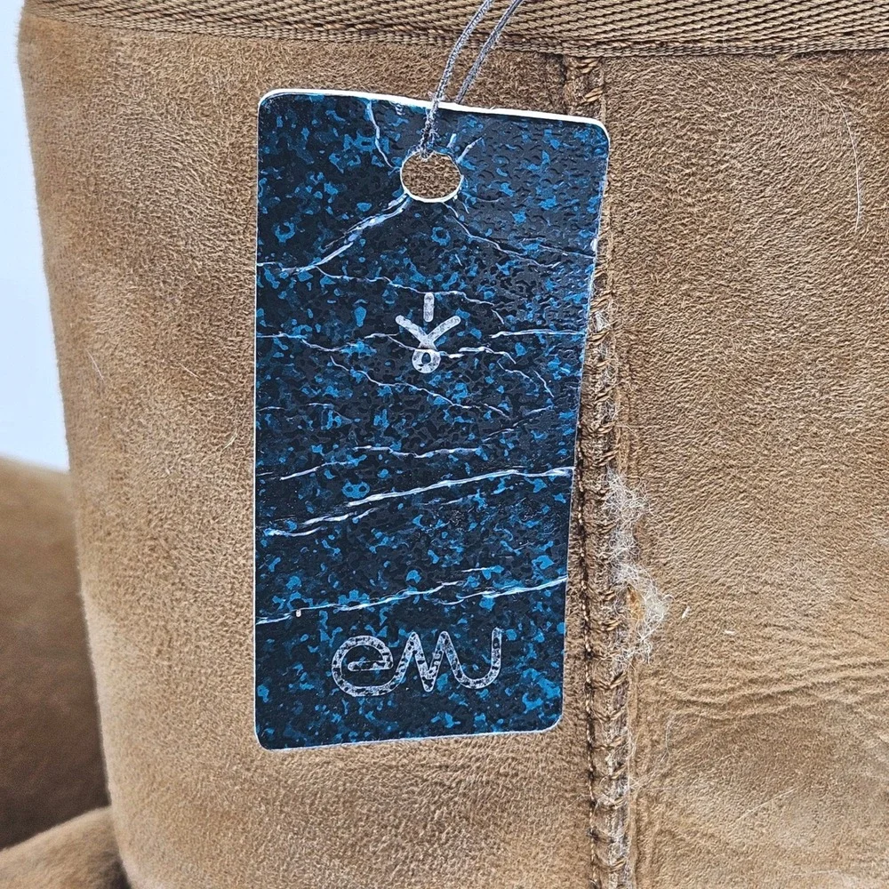 NWTs EMU Australia‎ Stinger Lo Sheepskin Boots Tan Suede Cozy Winter Warm Size 7